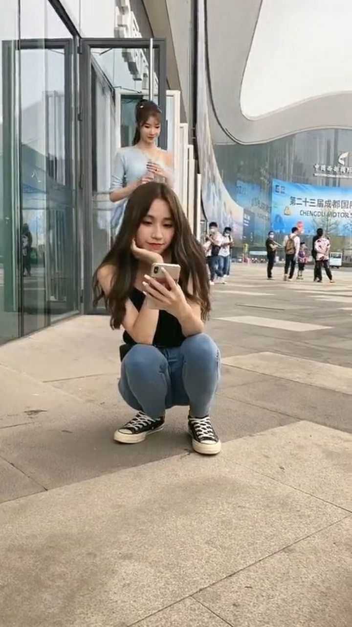 外国人在街头扒裤子_外国美女尿裤子_尿裤子网站