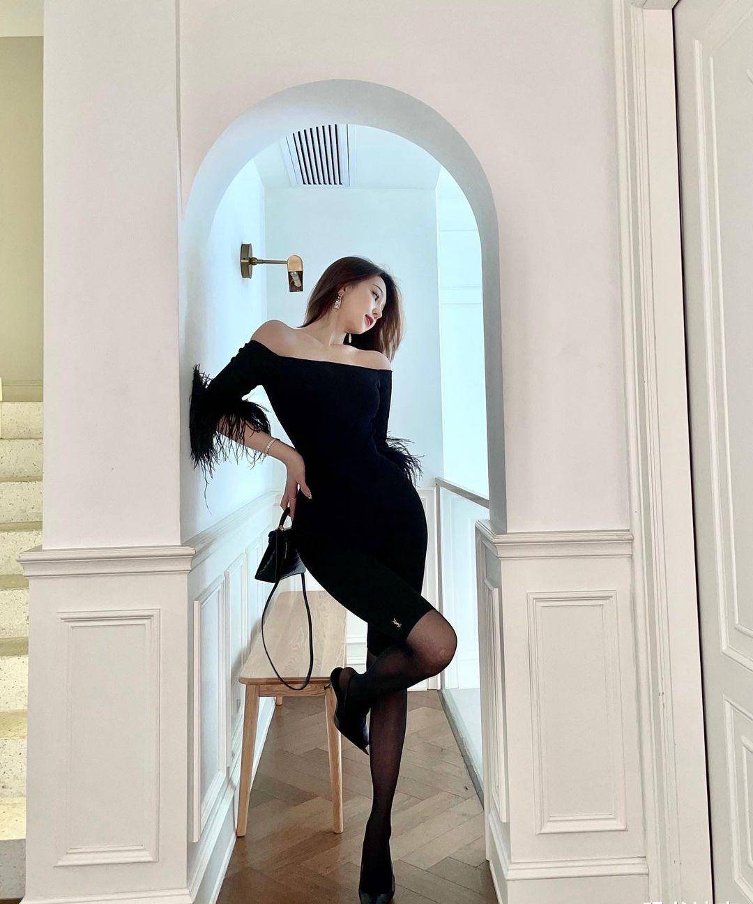 美女穿丝袜直播的软件_美女穿丝袜直播的软件_美女穿丝袜直播的软件