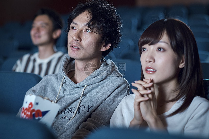 畅享电影盛宴，尽在易易亲电影网