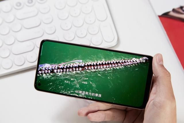 玩手机游戏需要什么东西-手机游戏爱好者必备：性能、续航、网络与公平竞技环境