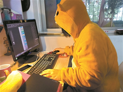 在医院玩游戏_在医院打游戏_小朋友在医院玩手机游戏