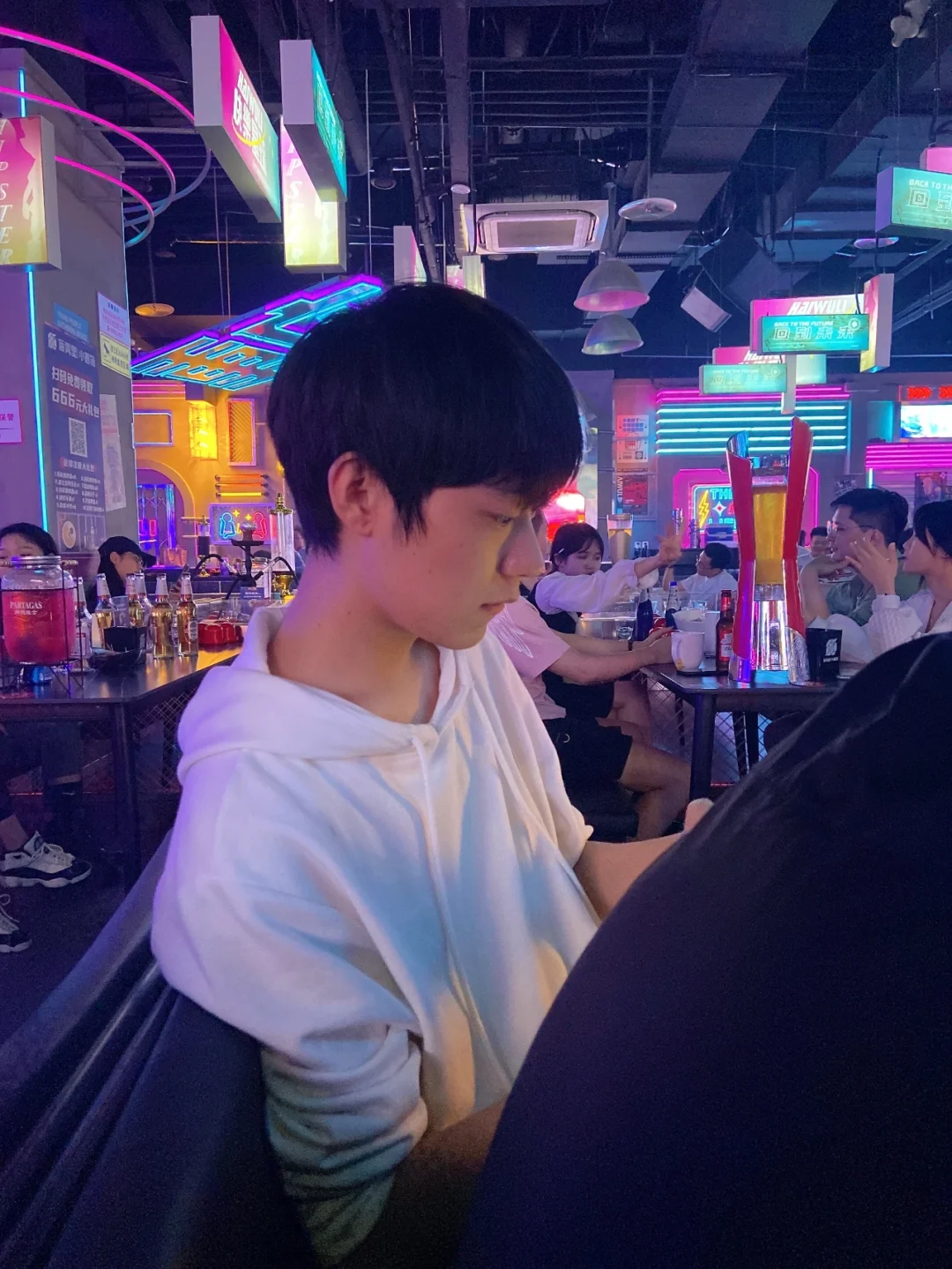 双人喝酒游戏手机_好玩的双人喝酒游戏_喝酒玩的双人游戏